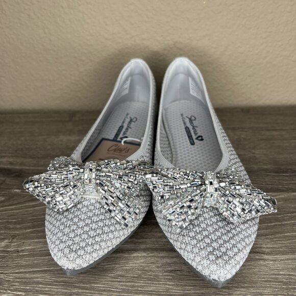 Sketchers NEW Cleo Point Ballet Flats Womens 7 Memory Foam Shoes Silver Bow - Picture 4 of 11